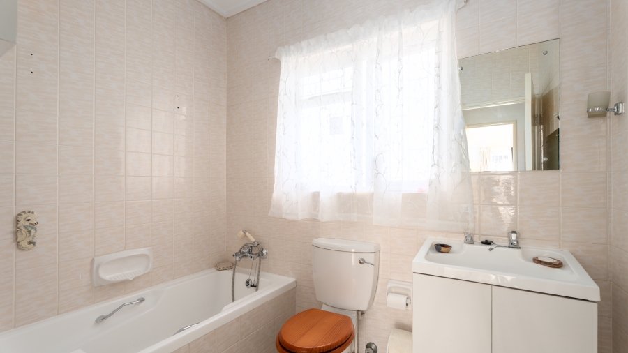 2 Bedroom Property for Sale in Onder Papegaaiberg Western Cape